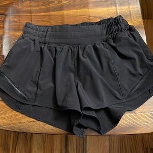Lululemon Hotty Hot Low Rise Shorts Size 4